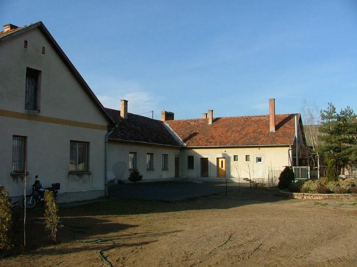 Óvoda hátsó udvara régen